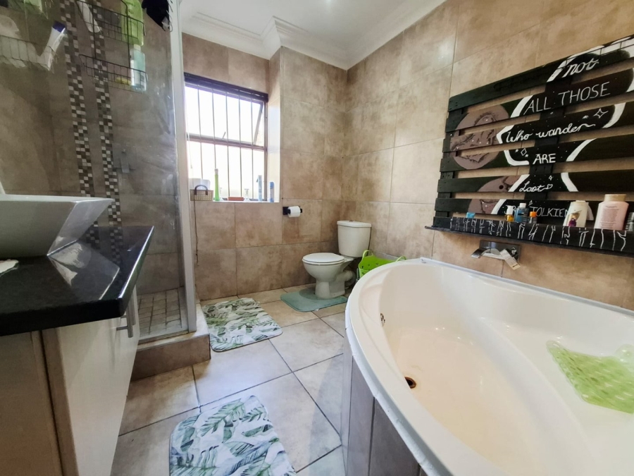 3 Bedroom Property for Sale in Baysvalley Free State